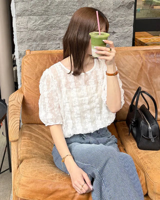 Seersucker frill short-sleeved blouse