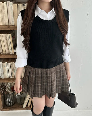 U-neck wool vest