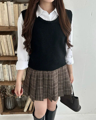 U-neck wool vest