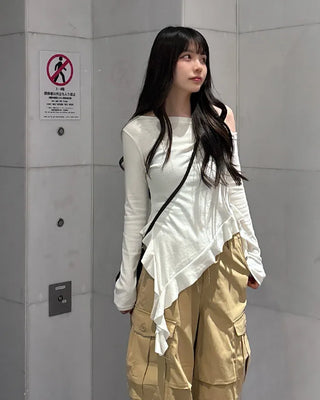 Off-shoulder asymmetrical T-shirt