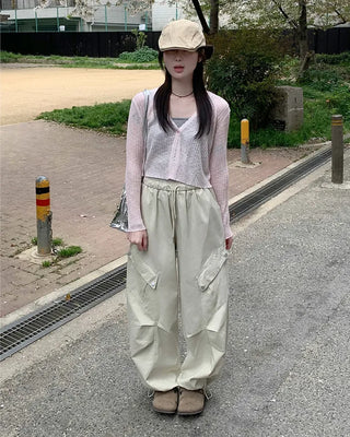 Cargo pants with elastic waistband and drawstring