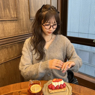 Loose-fit V-neck knit cardigan
