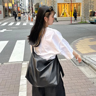 Gold buckle daily bag