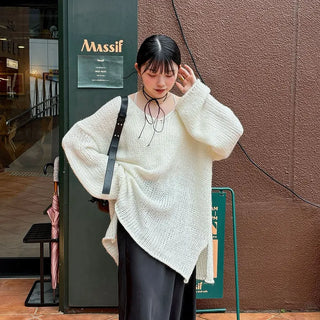 Loose-fit V-neck knit