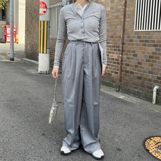 Wide-fit slacks with two pleats