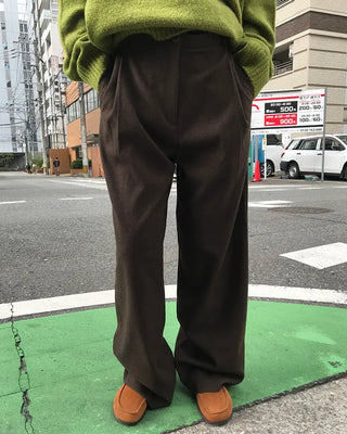 One-pleat slacks