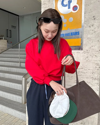 Simple cropped sweatshirt