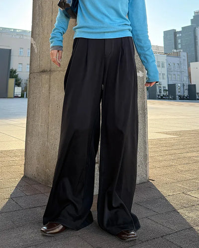 Loose-fit pintuck pants