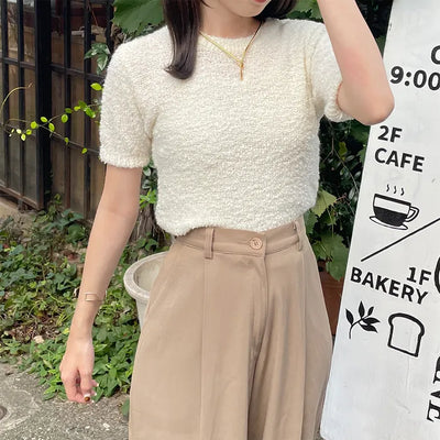Soft half-sleeve knit