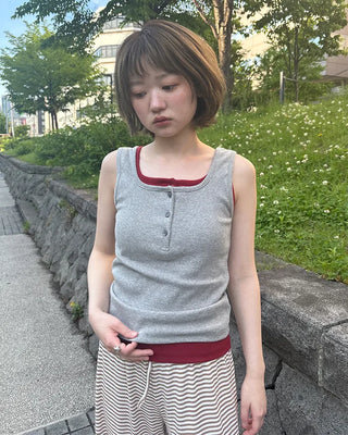 Square neck button sleeveless