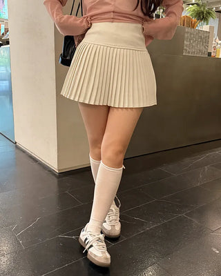 Slim pleated mini skirt