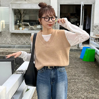 Basic V-neck knit vest