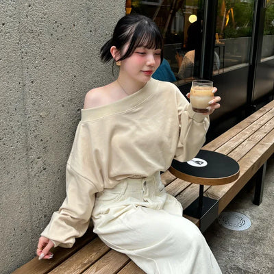 One-shoulder cropped sweatshirt