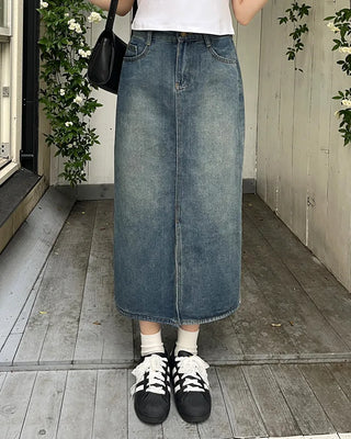 Front slit denim long skirt