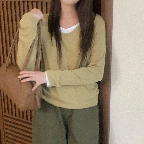 U-neck long-sleeved T-shirt
