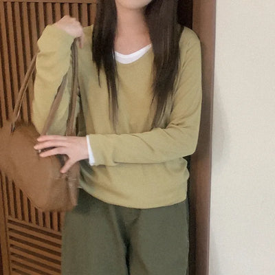U-neck long-sleeved T-shirt