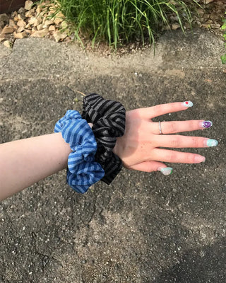 Border detail scrunchie