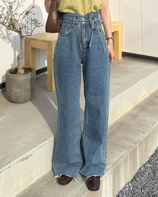 Strap high-waisted denim pants