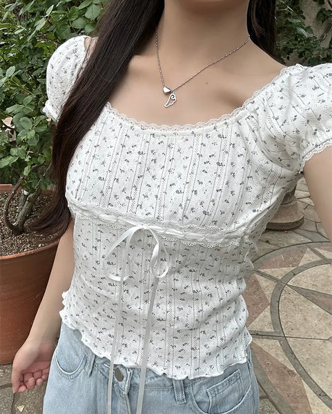 Scalloped Point Flower T-shirt