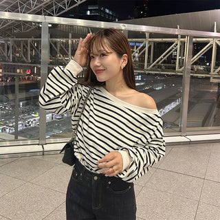 Striped off-shoulder sweatshirt