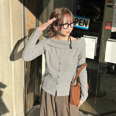 Off-shoulder button knit