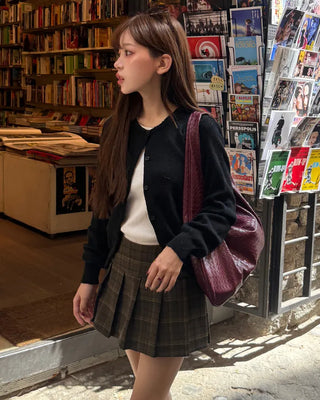 Round neck knit cardigan