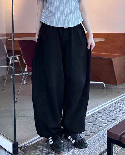 Balloon-fit pants with side pleats
