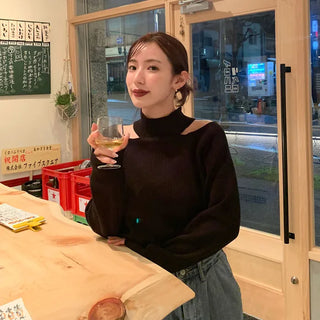 Slit Point Half Neck Knit