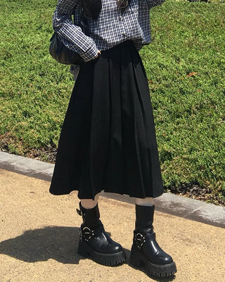 Pleated long skirt