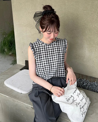 Frilled gingham check sleeveless blouse