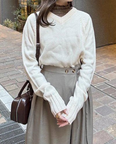 V-neck raglan sleeve knit