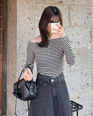 Classic Border Off-Shoulder Long Sleeve T-Shirt