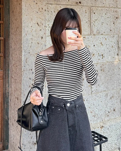 Classic Border Off-Shoulder Long Sleeve T-Shirt