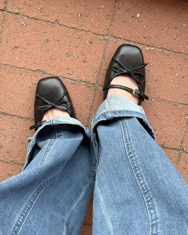 Two-strap flat shoes