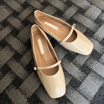 Basic flat shoes