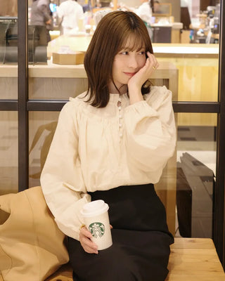 Neck frill blouse