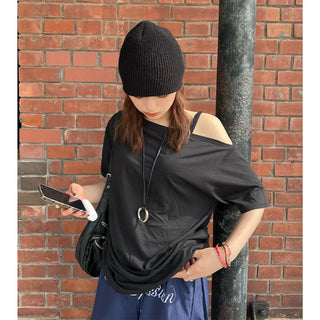 Loose off-shoulder T-shirt