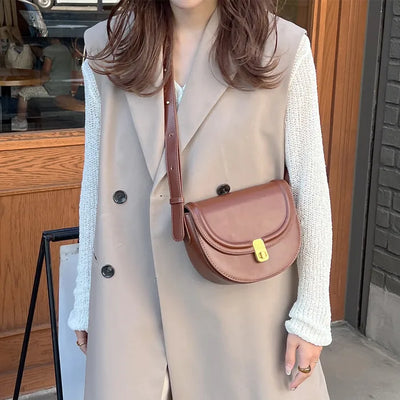 Half-moon cross bag