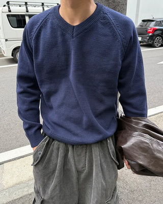 Simple V-neck knit