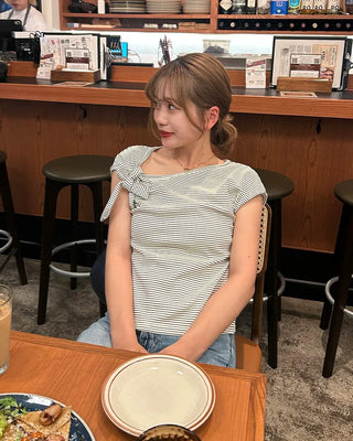 Striped off-shoulder T-shirt