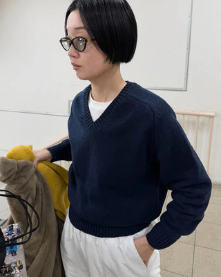 Basic wool V-neck knit