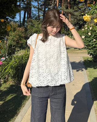 Flower pattern sleeveless blouse