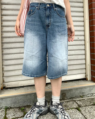 Back-button Bermuda shorts