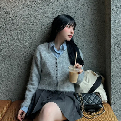 Small button wool cardigan