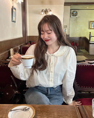 Round lace collar blouse