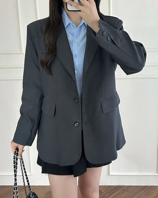Button-flap pocket point jacket