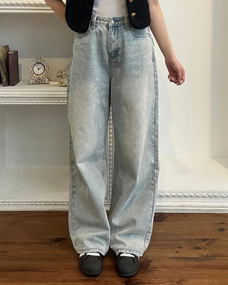 Wide-leg denim jeans with rear pockets