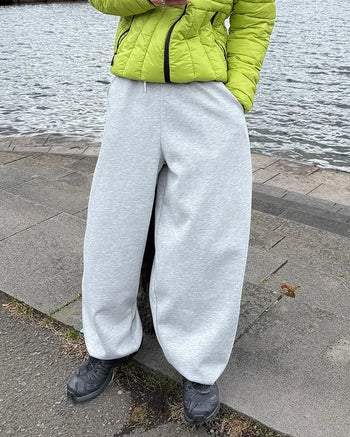 Curved wide sweatpants