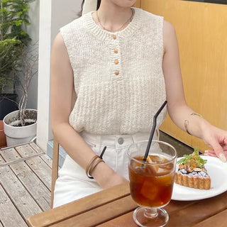 Button-point sleeveless knit