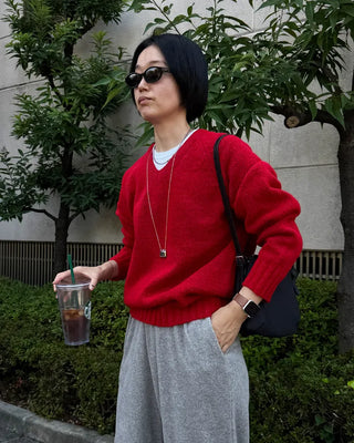 Loose-fit V-neck knit